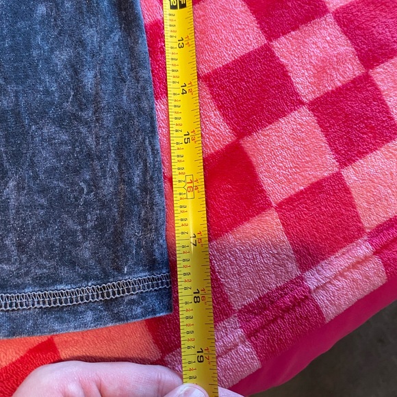 Gray and cream FREEDOM Tombstone AZ short sleeve high low shirt - Picture 9 of 11